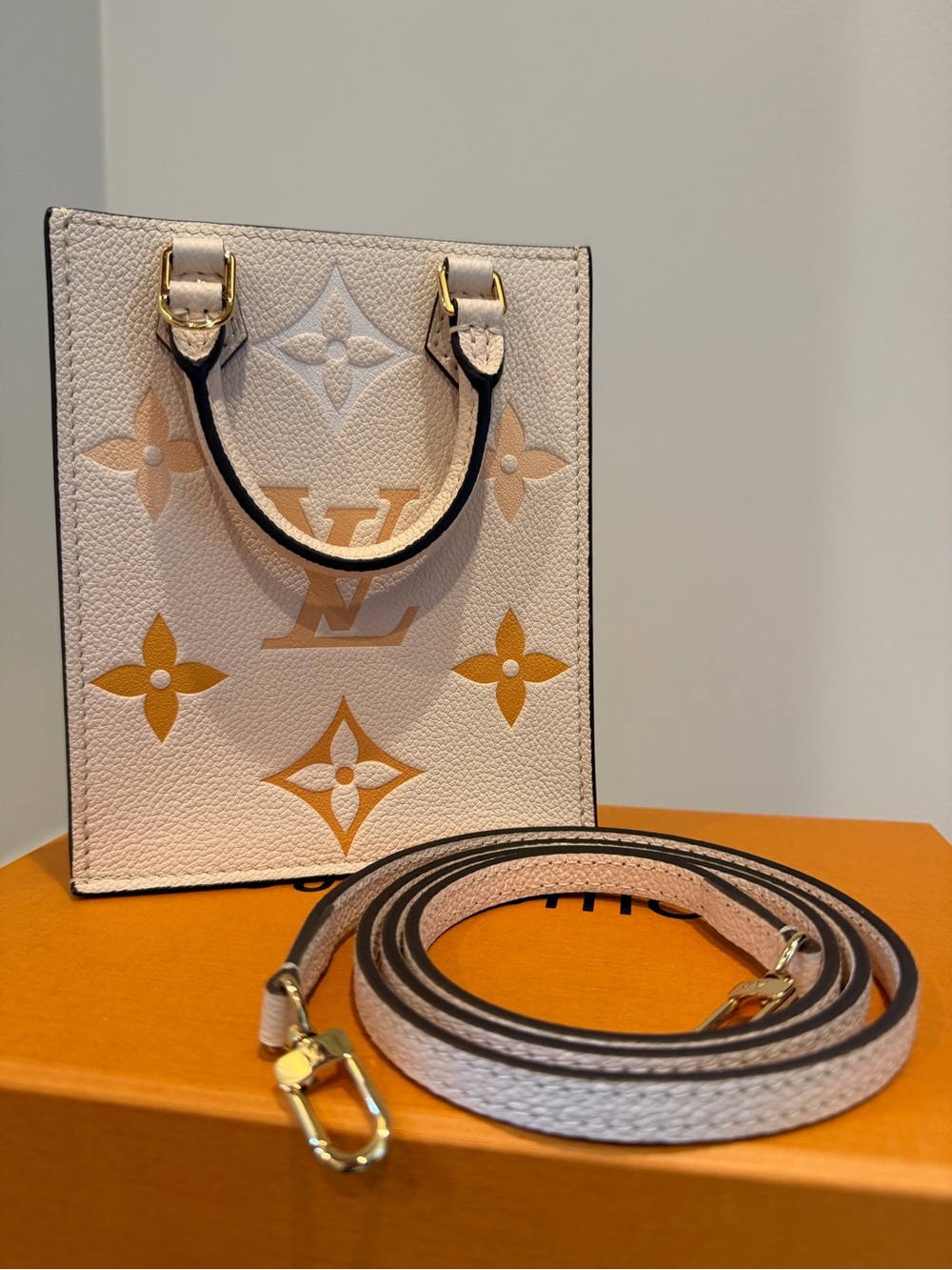 ‼️SOLD‼️ Authentic Louis Vuitton Petite Sac Plat Monogram Tote